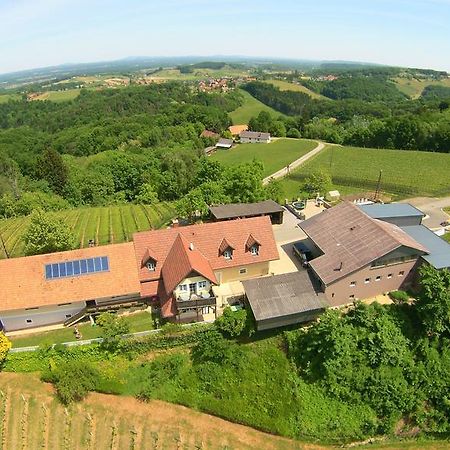 Weingut Gästezimmer Gruber Ehrenhausen Exterior foto