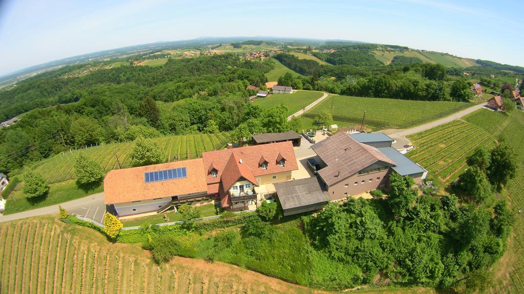 Weingut Gästezimmer Gruber Ehrenhausen Exterior foto