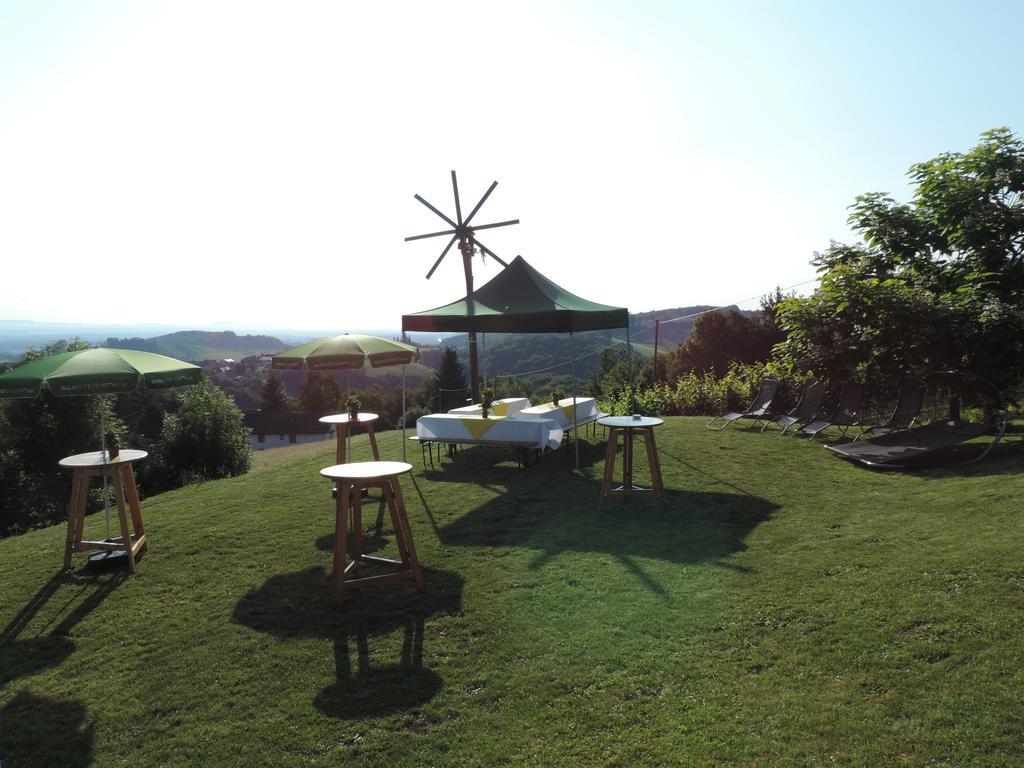 Weingut Gästezimmer Gruber Ehrenhausen Exterior foto